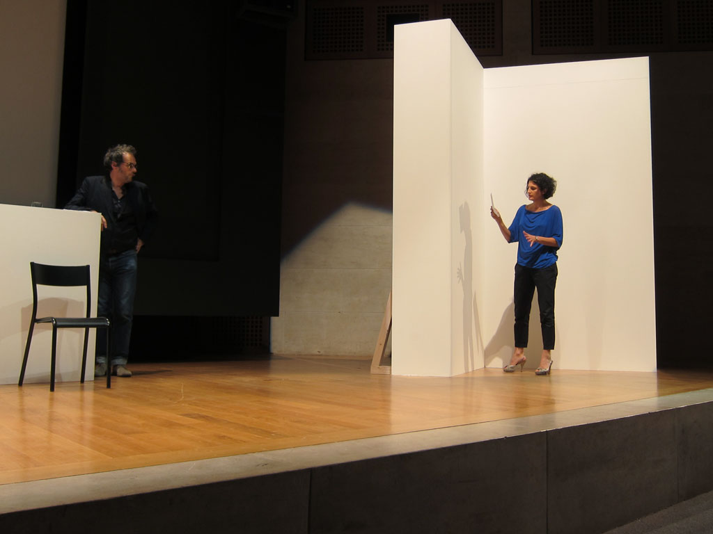Claude Closky, 'Private View' (5), Geoff Lowe as 'Patrick', Sarah Vermande as 'Fiona', Auditorium du Louvre, 21-10-2011. Photo J. de Bère